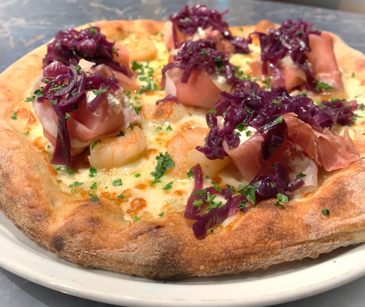 Pizza aus dem Ofen im Ristorante Sale e Pepe